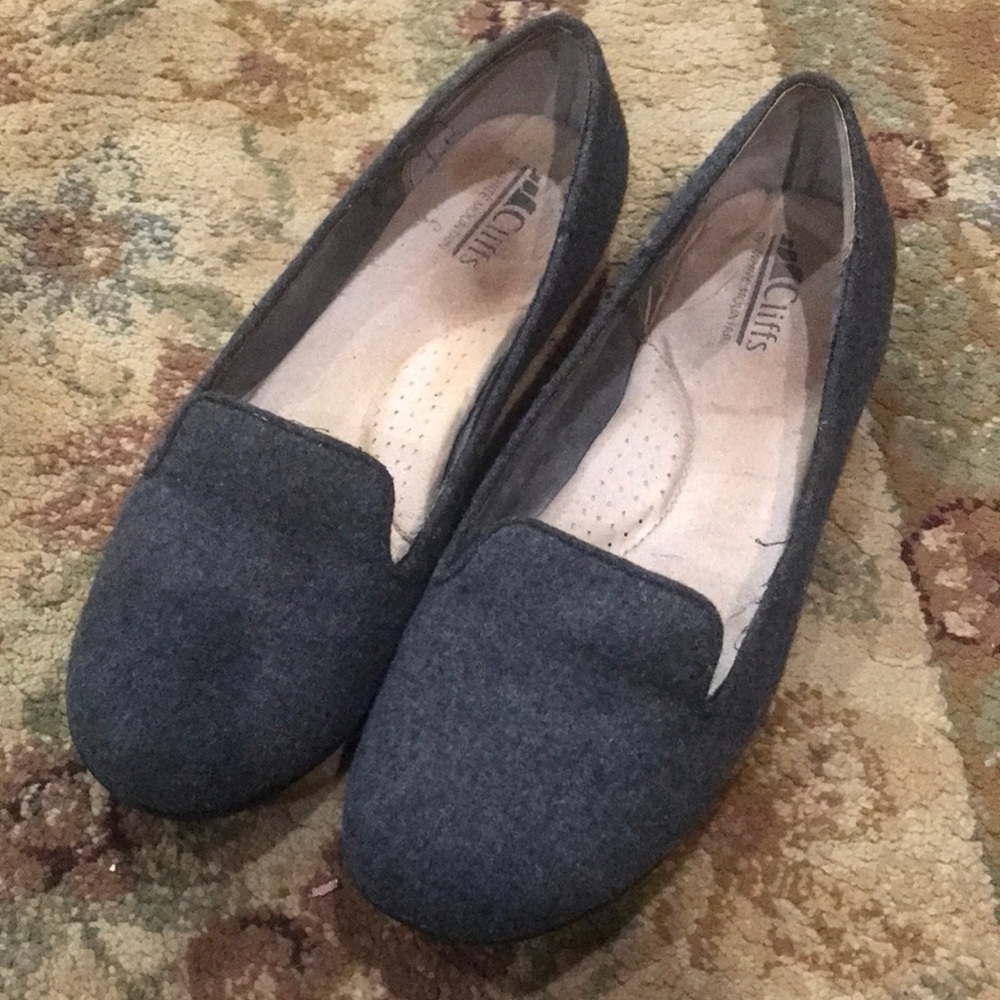 Cliffs by White Mountain Howl Slip-on Slipper Shoes